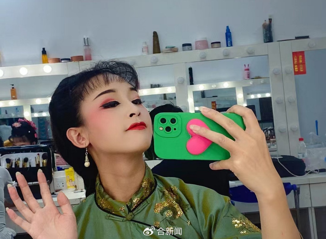 33岁女演员确诊癌症，已失去生活自理能力……家人苦撑两年后求助