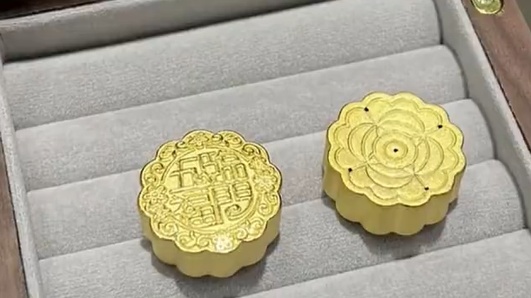 深圳有公司送辣条月饼配生蚝咖啡，网友炸锅：第一批中秋节受益者出现了……
