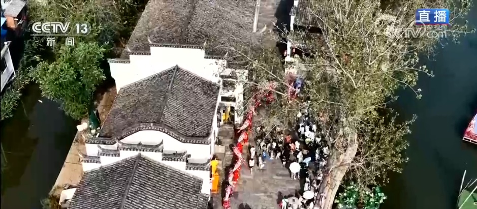 假期解锁古镇街巷“国风中秋”新场景 节日“小美好”汇成文旅“大流量”