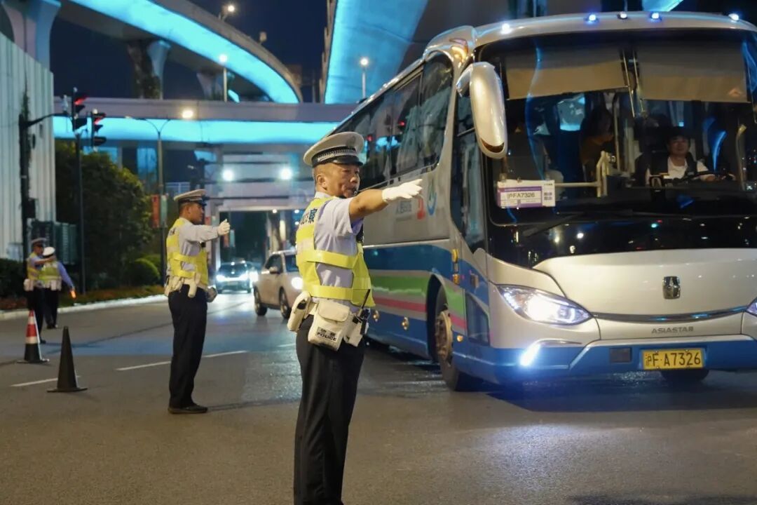 “长线游”与“短途游”叠加，中秋节上海省际高速通道通行流量仍将处于高位