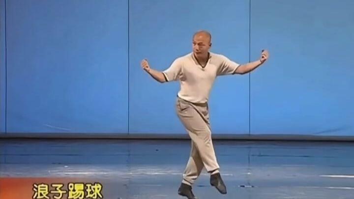 “闪身步”“狗熊哆嗦毛”全网爆火！医生：别乱学，“闪”不好易受伤