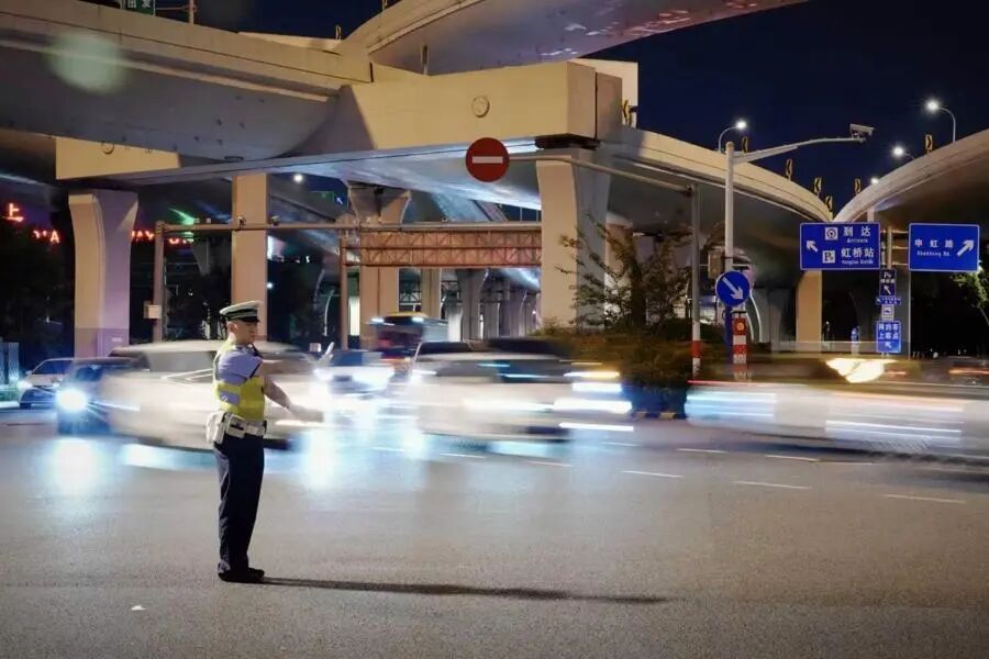 中秋假期开启！“长线游”与“短途游”叠加，上海各条高速流量已处于高位，警方提醒→