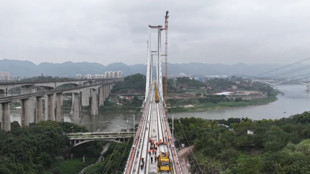 重庆⇌成都50分钟！成渝中线高铁重庆段完成铺轨，预计2027年全线通车