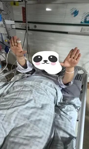 广东60岁大叔在广场做保健操，拍打、按压颈部后突发偏瘫，被紧急送进医院