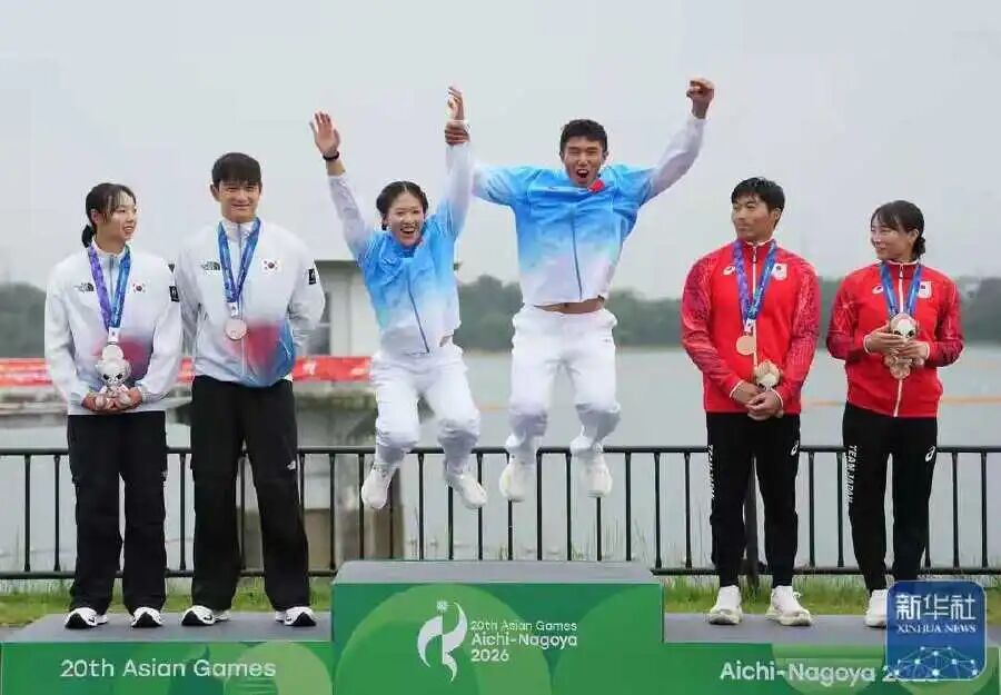 亚运会皮划艇赛场上演追逐好戏，河南小伙儿携手队友夺金