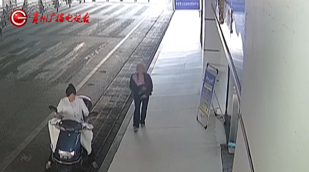 老人遗失毕生积蓄、身无分文、无联系方式……好心女子和贵州民警接力,暖了回家路 老人遗失毕生积蓄、身无分文、无联系方式……好心女子和贵州民警接力,暖了回家路