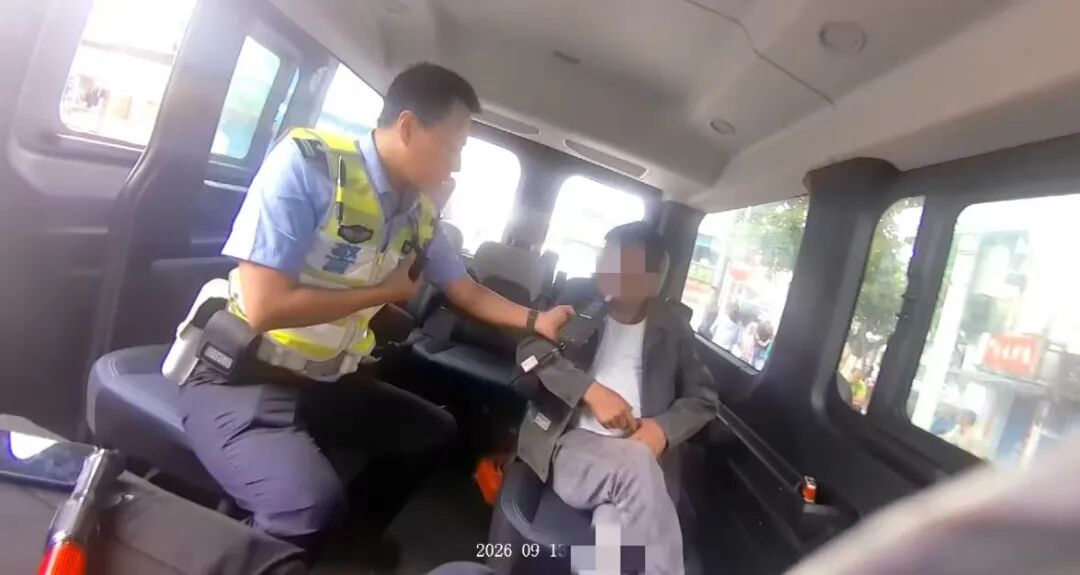 男子醉酒无证骑摩托迷路找民警问路 闻出酒味当场查获 男子醉酒无证骑摩托迷路找民警问路 闻出酒味当场查获