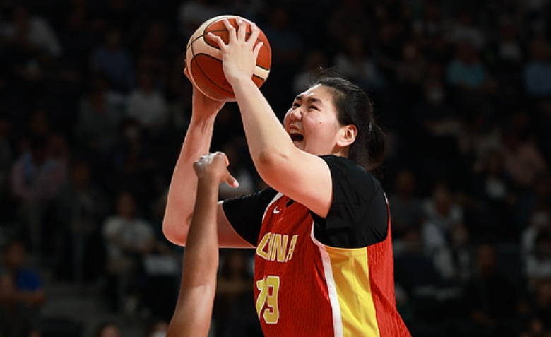 中国女篮77-64战胜中国台北队获得亚运会铜牌，陈明伶砍20分5篮板，张子宇14分4篮板