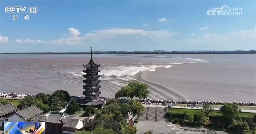铁路部门开行多趟特色赏景专列 在铁轨上跑出文旅经济“加速度”