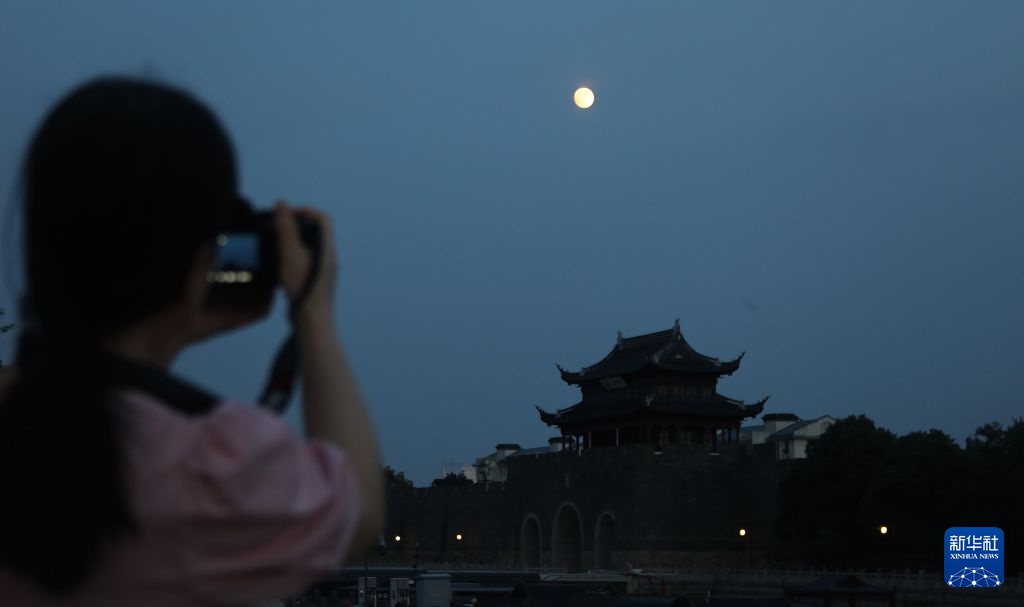 诗意中国丨一轮秋影转金波 诗意中国丨一轮秋影转金波