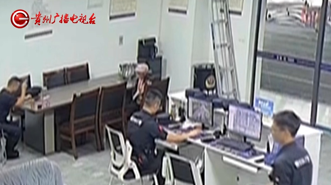 老人遗失毕生积蓄、身无分文、无联系方式……好心女子和贵州民警接力,暖了回家路 老人遗失毕生积蓄、身无分文、无联系方式……好心女子和贵州民警接力,暖了回家路