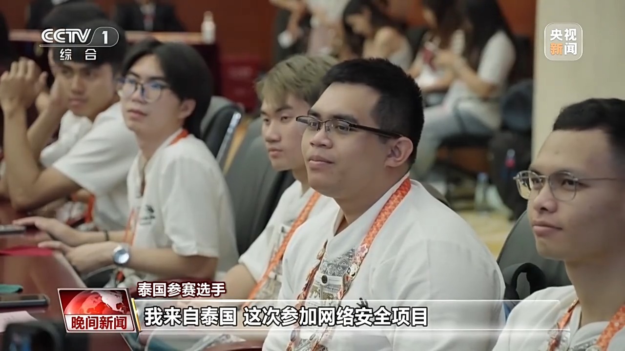 青年技能人才走进上海校园展开技能与文化交流 青年技能人才走进上海校园展开技能与文化交流