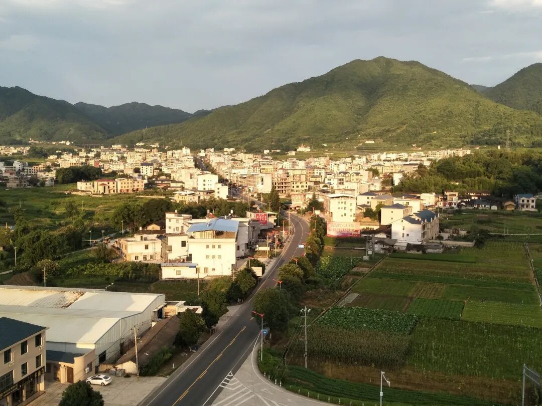为啥这个村子偏偏八月十四过中秋?背后故事看哭了 为啥这个村子偏偏八月十四过中秋?背后故事看哭了