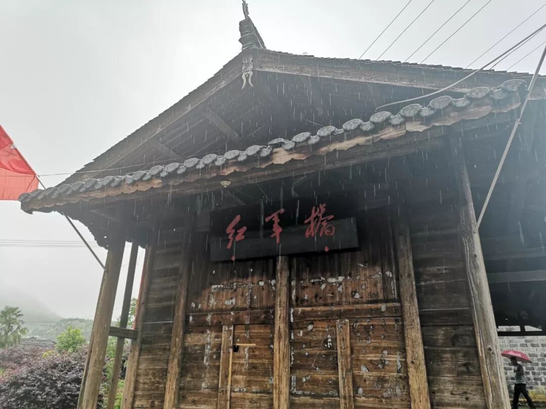 为啥这个村子偏偏八月十四过中秋?背后故事看哭了 为啥这个村子偏偏八月十四过中秋?背后故事看哭了