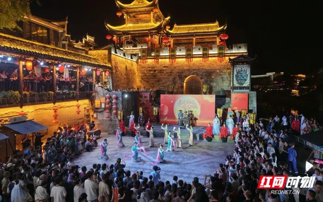 跟着非遗游湖南,中秋假期第二天迎客1216.67万人次 跟着非遗游湖南,中秋假期第二天迎客1216.67万人次