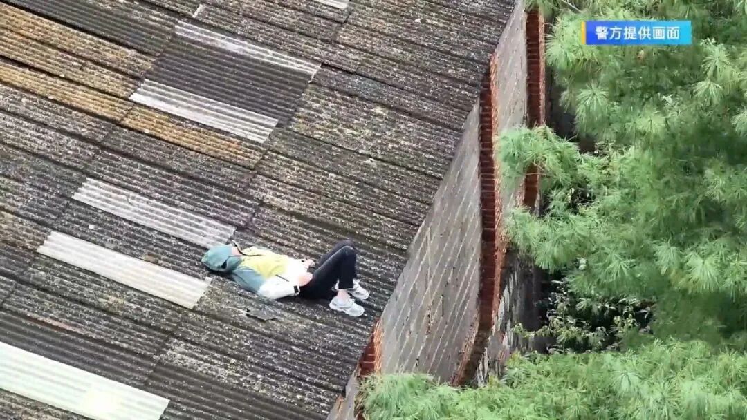 凌晨5点,昆明一废弃仓库内84人被抓 凌晨5点,昆明一废弃仓库内84人被抓