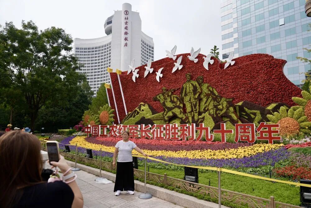 刷屏了！长安街上，一路繁花