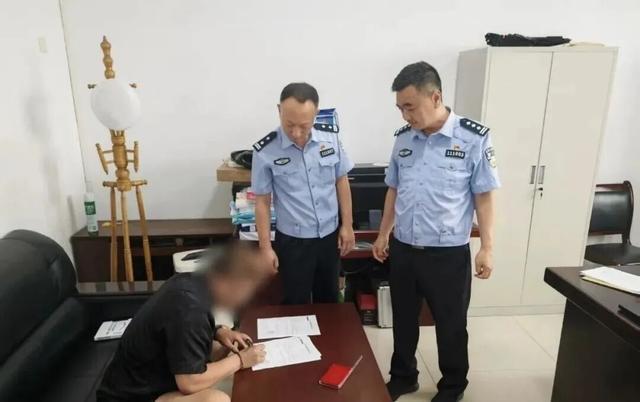 丈夫无证驾驶,妻子与其换座企图逃避处罚,监控全拍录并当场固定违法证据! 丈夫无证驾驶,妻子与其换座企图逃避处罚,监控全拍录并当场固定违法证据!