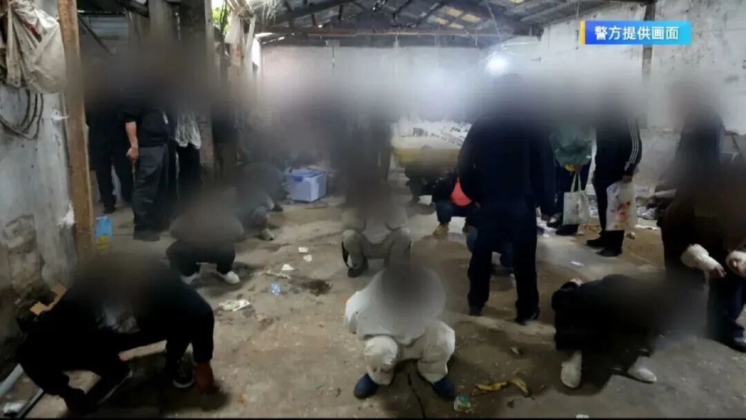凌晨5点,昆明一废弃仓库内84人被抓 凌晨5点,昆明一废弃仓库内84人被抓