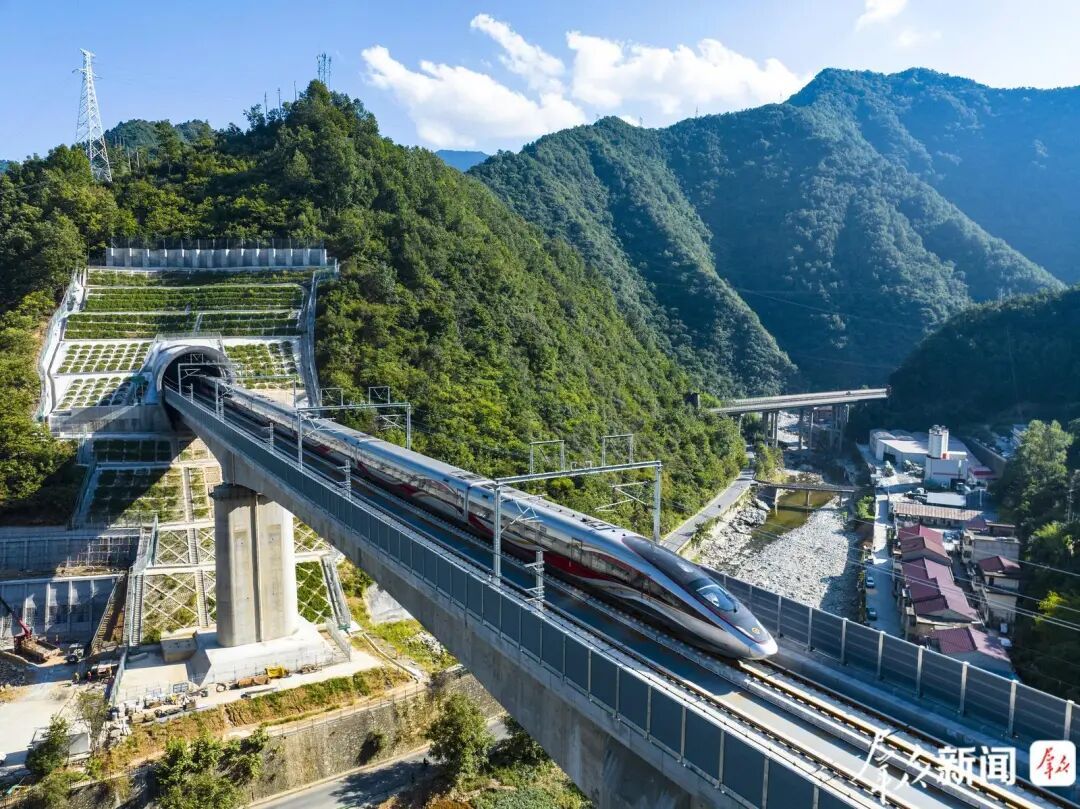 组图直击:穿越秦岭的西康高铁来了,西安⇋安康45分钟! 组图直击:穿越秦岭的西康高铁来了,西安⇋安康45分钟!