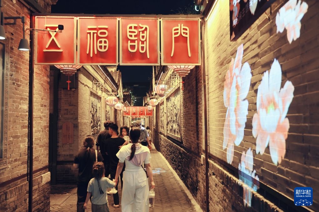 灯火映古镇 中秋夜味浓