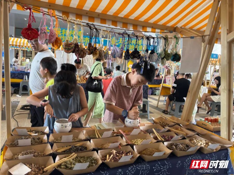 跟着非遗游湖南,中秋假期第二天迎客1216.67万人次 跟着非遗游湖南,中秋假期第二天迎客1216.67万人次