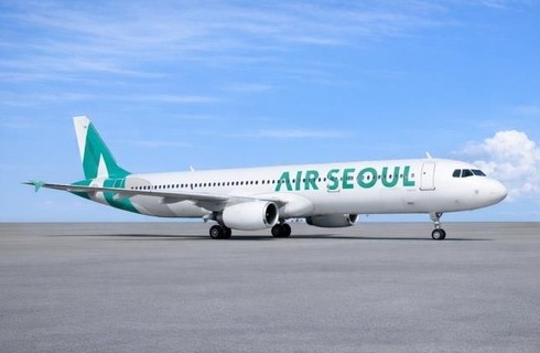 韩国首尔航空航班乘客行李冒烟 疑似充电宝起火 韩国首尔航空航班乘客行李冒烟 疑似充电宝起火