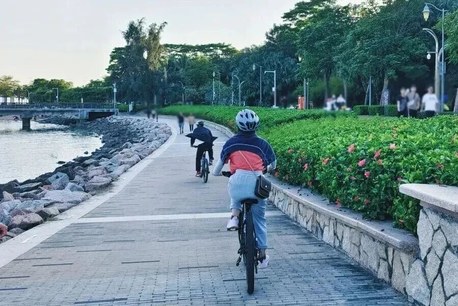 港澳骑友推着自行车过关来深圳,到底为什么? 港澳骑友推着自行车过关来深圳,到底为什么?