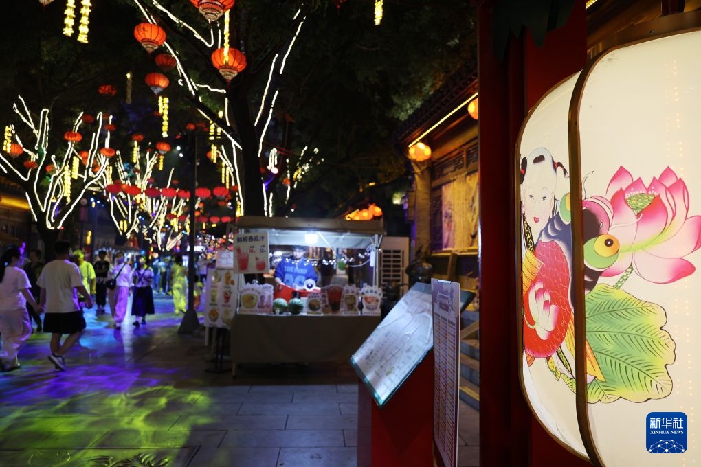 灯火映古镇 中秋夜味浓