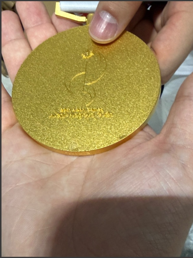 金牌有“瑕疵” ,组委会连夜更换 金牌有“瑕疵” ,组委会连夜更换