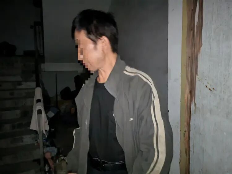 想都不敢想!男子拾荒21年,被救助时意外发现:账户上躺着42万元… 想都不敢想!男子拾荒21年,被救助时意外发现:账户上躺着42万元…