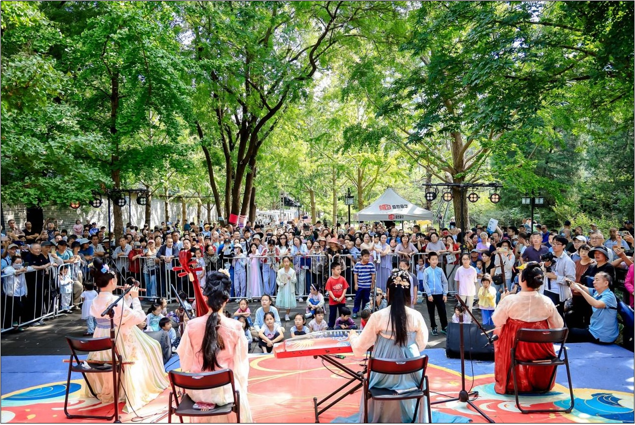 北京市中秋假期公园纳客493.91万人次 超300项特色活动为双节添彩