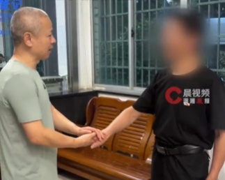 惊呆 | 一男子拾荒21年,被救助时账户竟有42万养老金! 惊呆 | 一男子拾荒21年,被救助时账户竟有42万养老金!