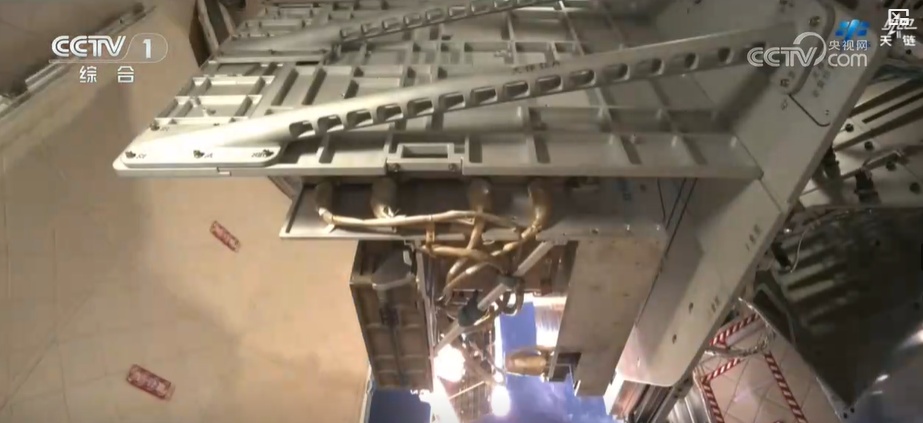 中国空间站:神二十三乘组完成载荷进出舱等多项工作 中国空间站:神二十三乘组完成载荷进出舱等多项工作