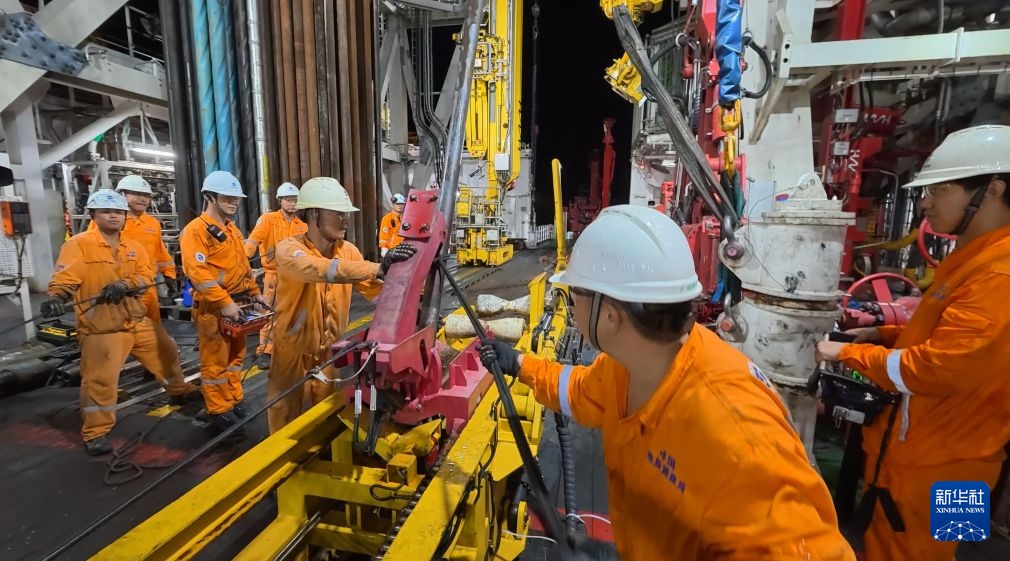 4929.17米，“梦想”号刷新我国深海钻探纪录