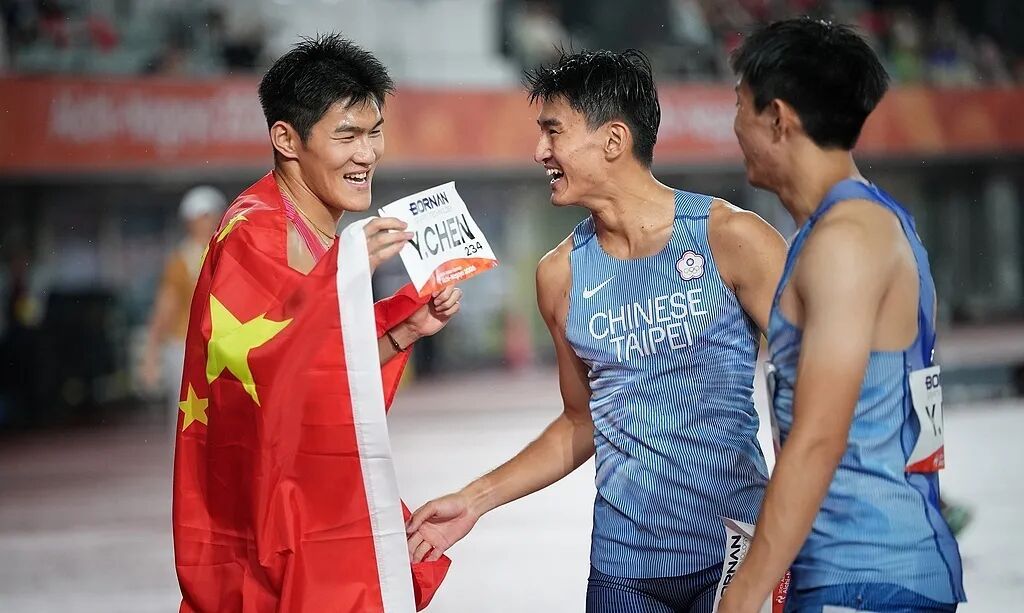 从低谷到夺金，接棒中国110米跨栏的陈圆将：“杀不死我的，只会让我更强大”