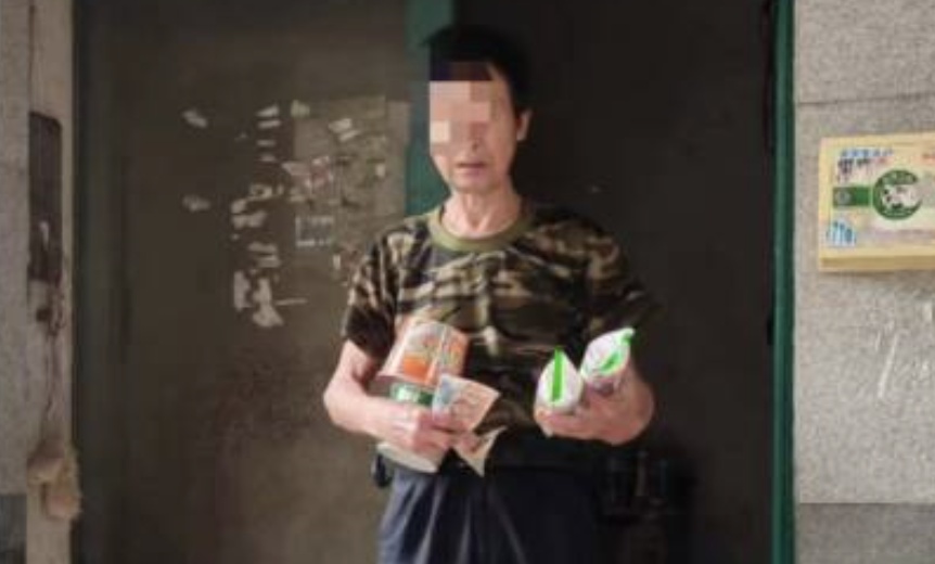 湖南一男子流浪拾荒21年日赚10元，被救助后得知有42万元养老金从未领取