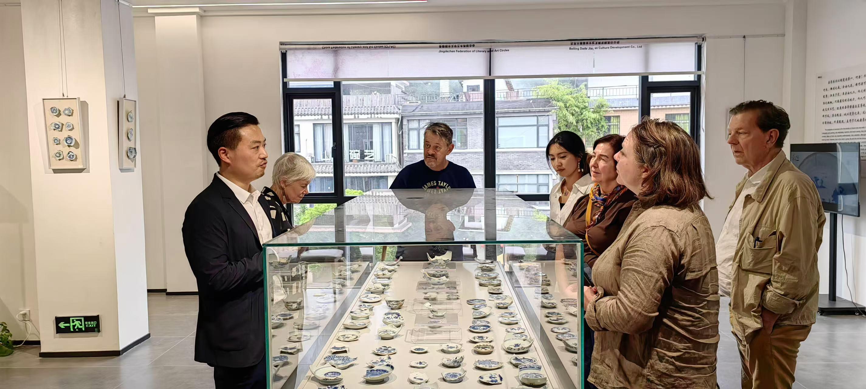 外国游客爱上“Chinamaxxing” 文旅行业如何接招? 外国游客爱上“Chinamaxxing” 文旅行业如何接招?
