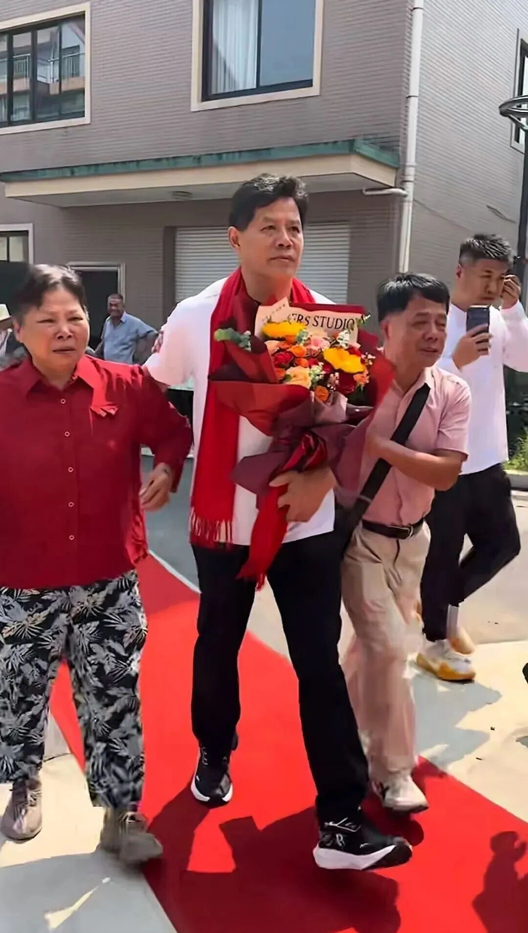 时隔58年亲兄弟相见，身高竟然差一头！山东人的长高密码是什么？