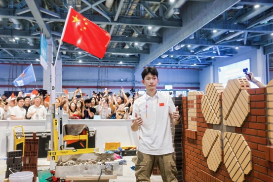 “00后”黄睿强，砌筑世界冠军！