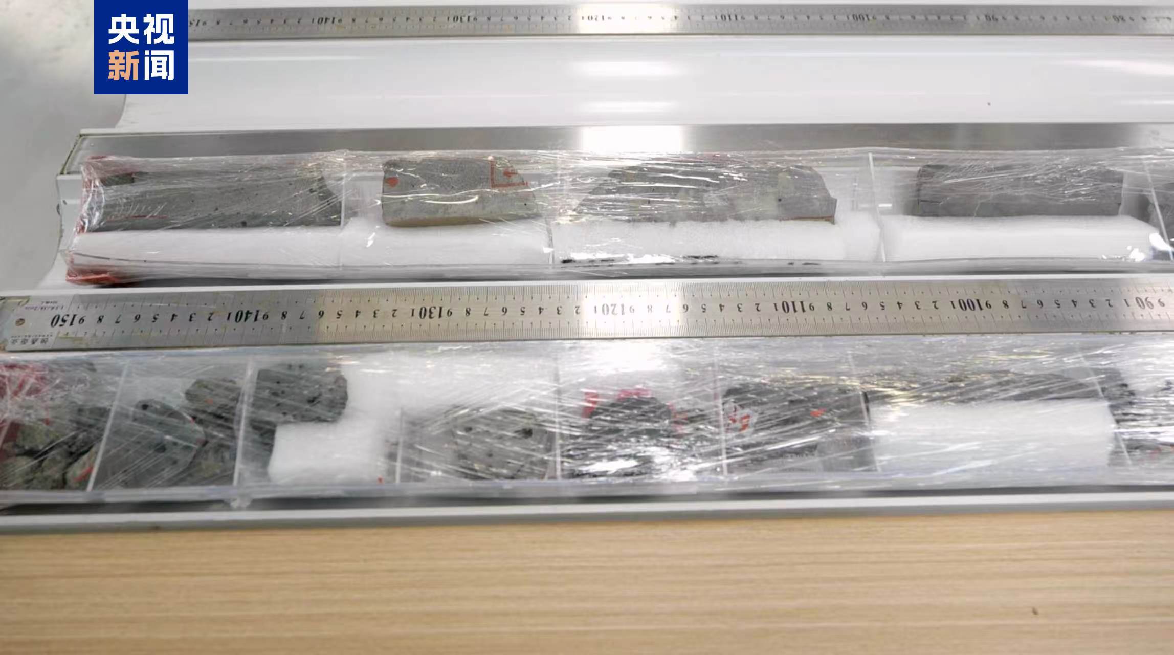 “梦想”号南海试钻成功,钻获深海洋盆玄武岩样品 “梦想”号南海试钻成功,钻获深海洋盆玄武岩样品