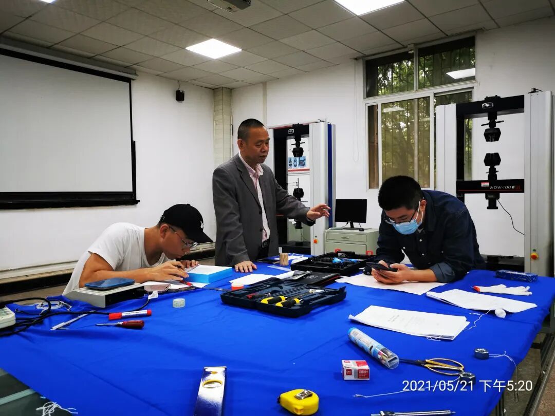 “30年不评职称”“从不念PPT”的985副教授，因病去世，享年62岁