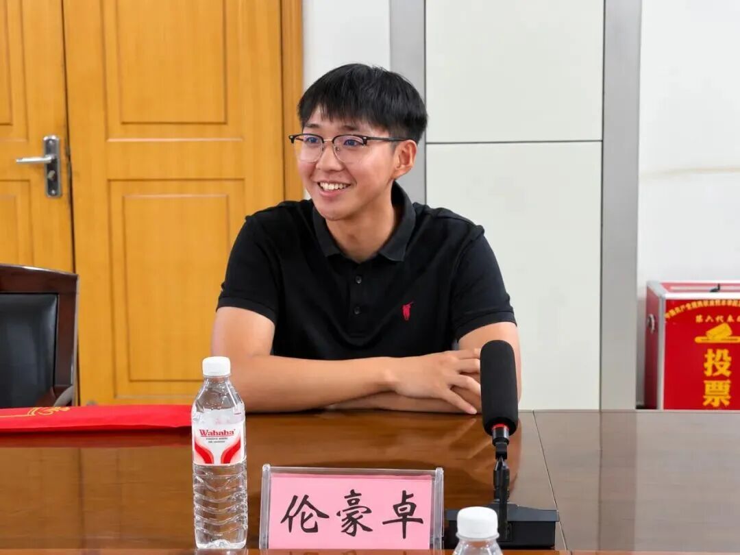 “别怕，没事的！”濮阳大学生公交车上救助摔倒孩子，家长一封手写感谢信致谢