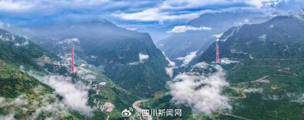 283米高空“搭积木” 西香高速泸沽湖特大桥主塔顺利封顶 283米高空“搭积木” 西香高速泸沽湖特大桥主塔顺利封顶
