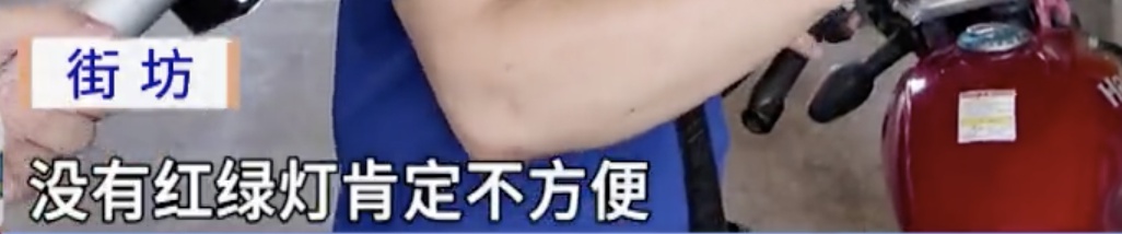 江门一环岛红绿灯只在“高峰上班”，平峰闪黄灯？街坊担心过街存隐患，当地回应