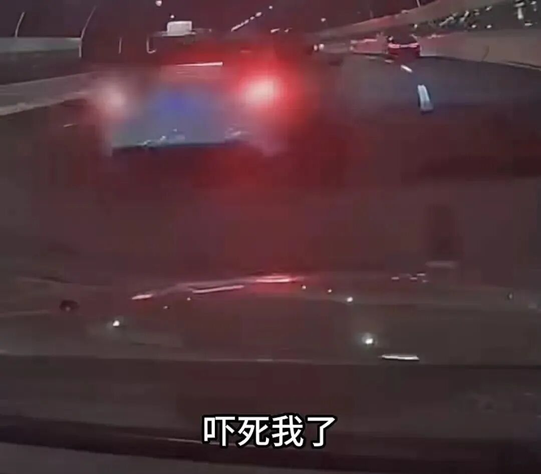 事发上海高架,疑似开“斗气车”,险象环生!后车司机连连惊呼“吓死我了” 事发上海高架,疑似开“斗气车”,险象环生!后车司机连连惊呼“吓死我了”