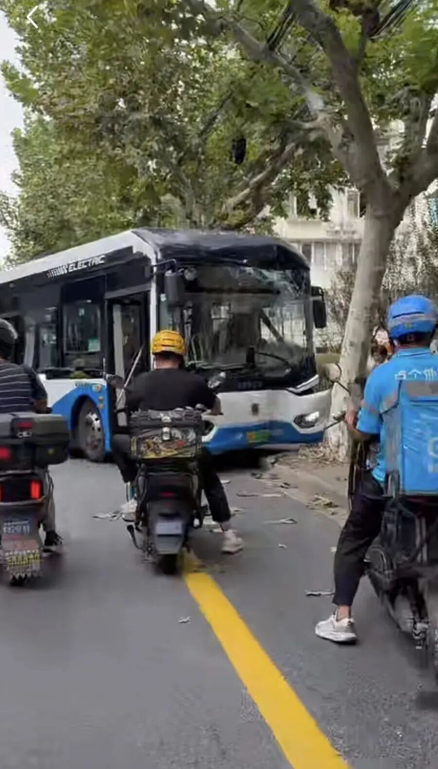 事发上海高架,疑似开“斗气车”,险象环生!后车司机连连惊呼“吓死我了” 事发上海高架,疑似开“斗气车”,险象环生!后车司机连连惊呼“吓死我了”