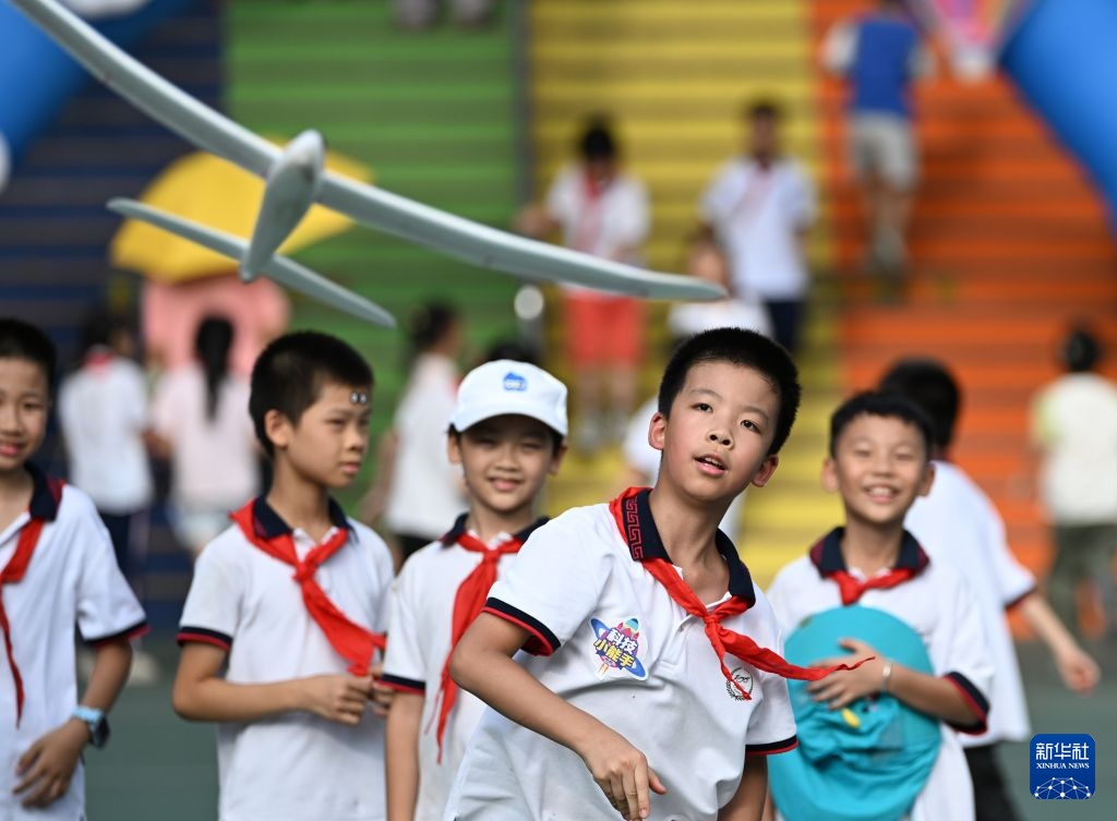 广西梧州：科学筑梦迎国庆
