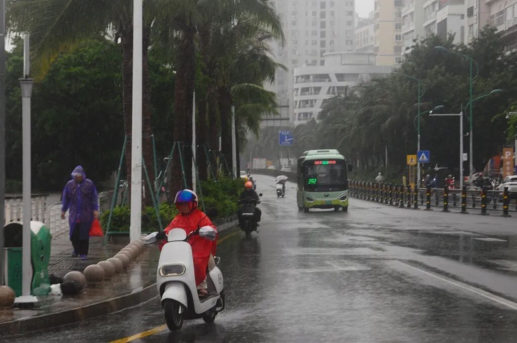 哪些地方秋高气爽适宜出游，哪些地方需要备好雨具？2026国庆假期天气地图出炉，出行前先来看一看→