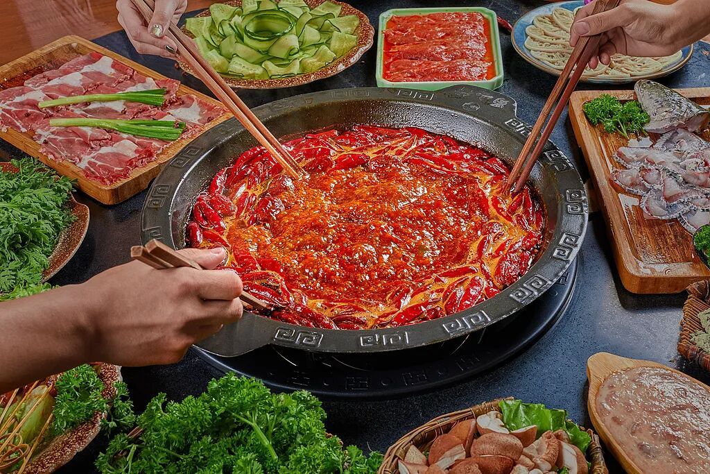 边吃饭边喝水会增加饱腹感？你可能想错了！